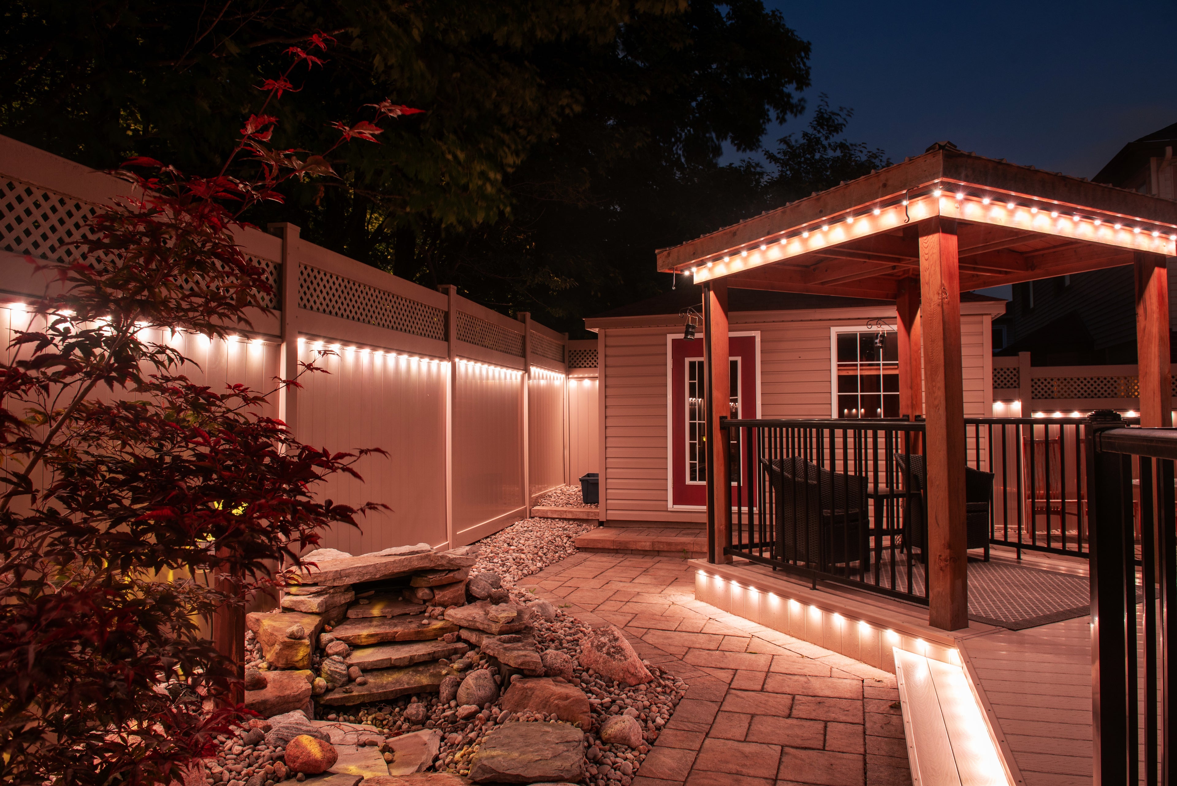 Éclairage intelligent pour gazebo par Illumination Québec, contrôlable via application et personnalisable