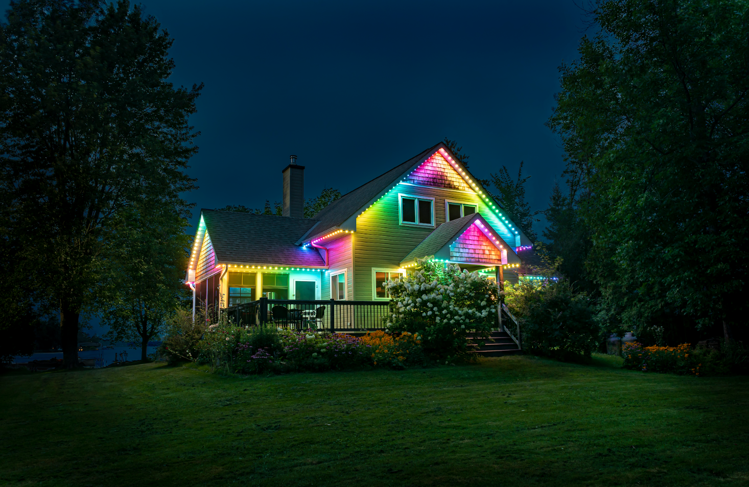 Installation lumineuse Pride résistante aux intempéries, pour un message visible jour et nuit